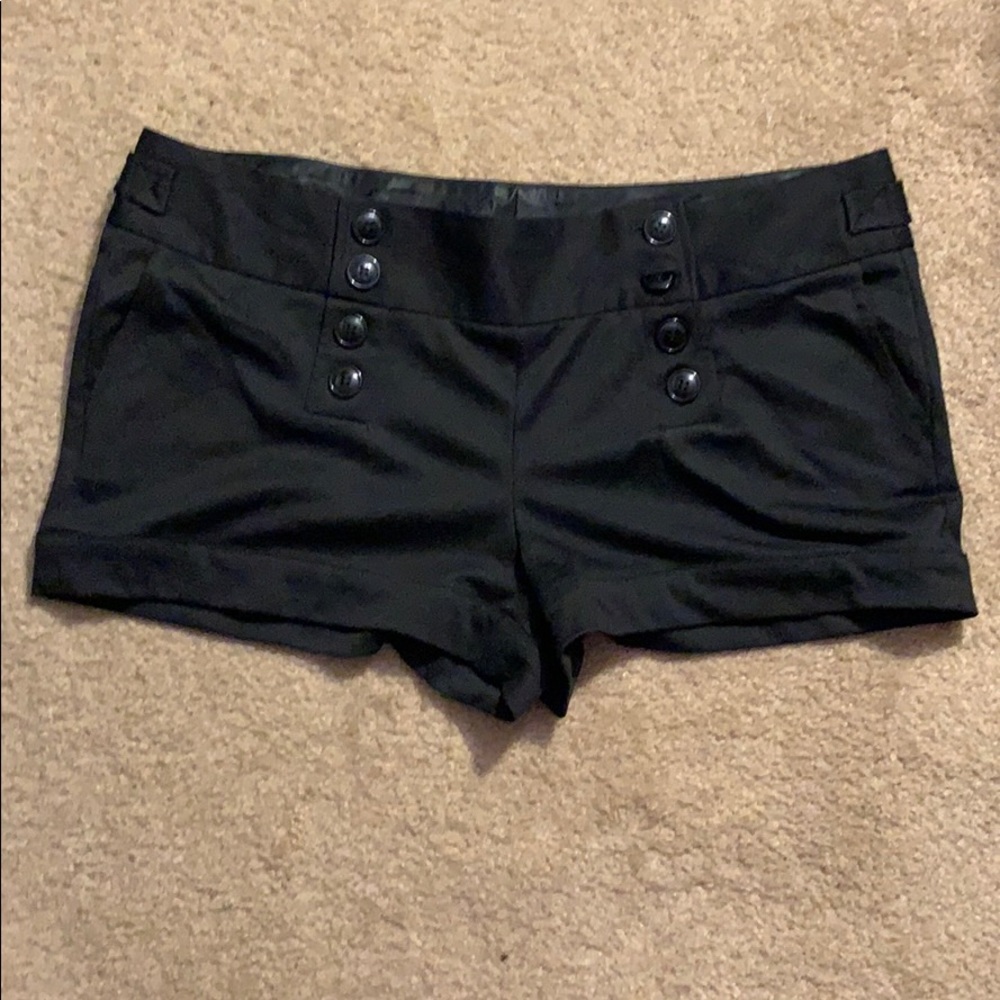 Button detail black short shorts